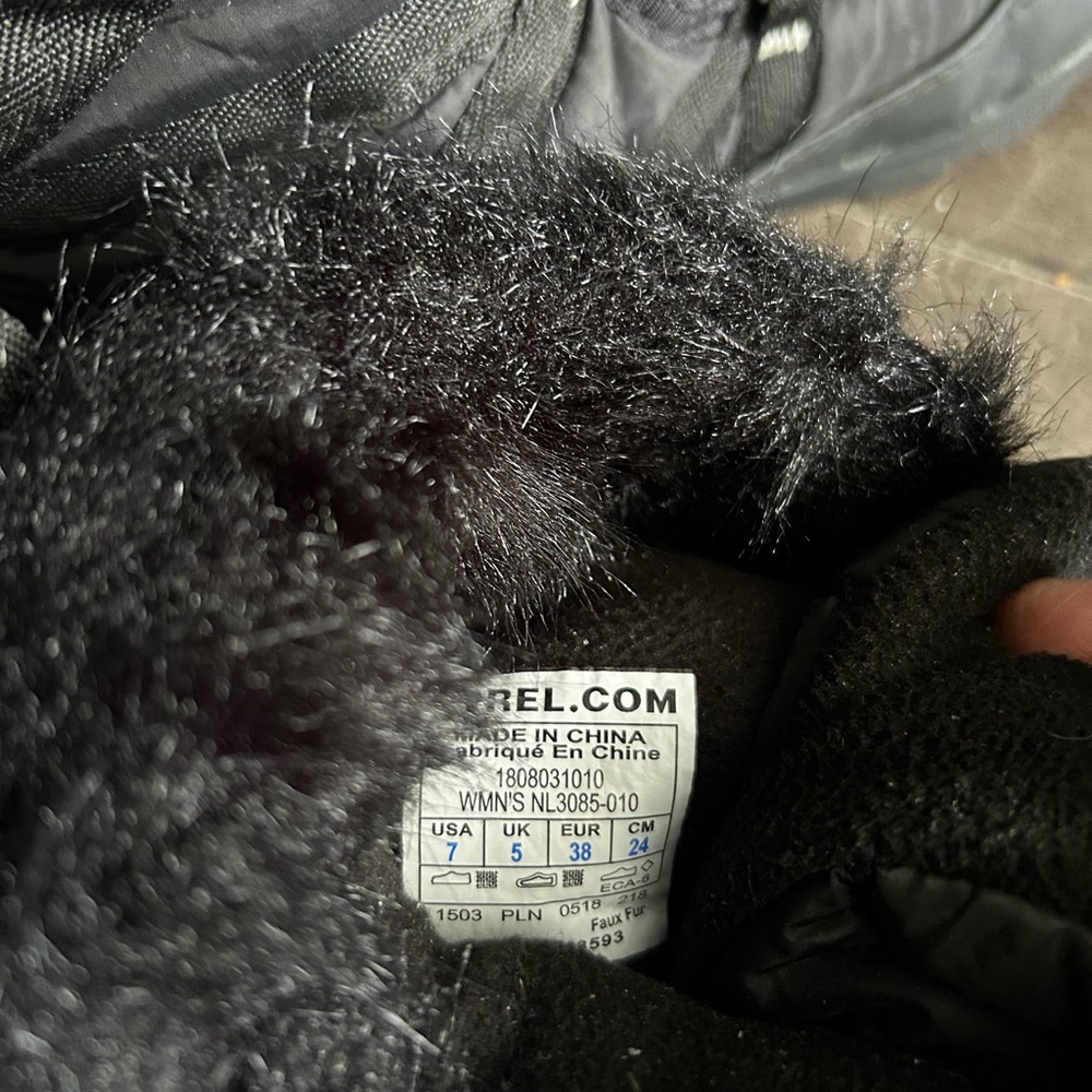 Sorel Women's Black Winter Boots with White Accents - Picture 7 of 7